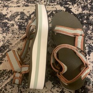 BRAND NEW Teva Platform Sandals